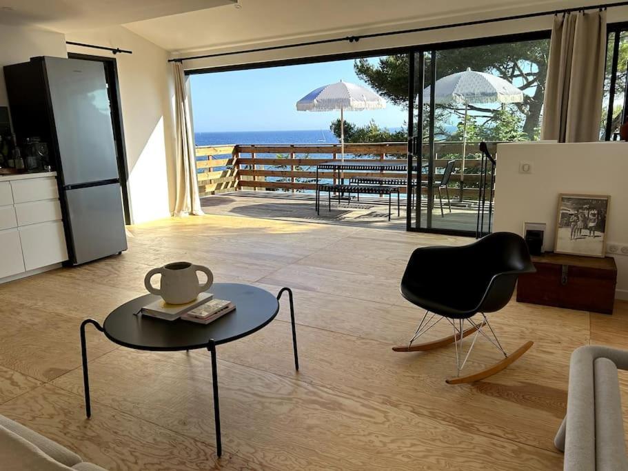 Cabanon Moderne, Les Pieds Dans L'eau, 2 Holiday home Le Pradet