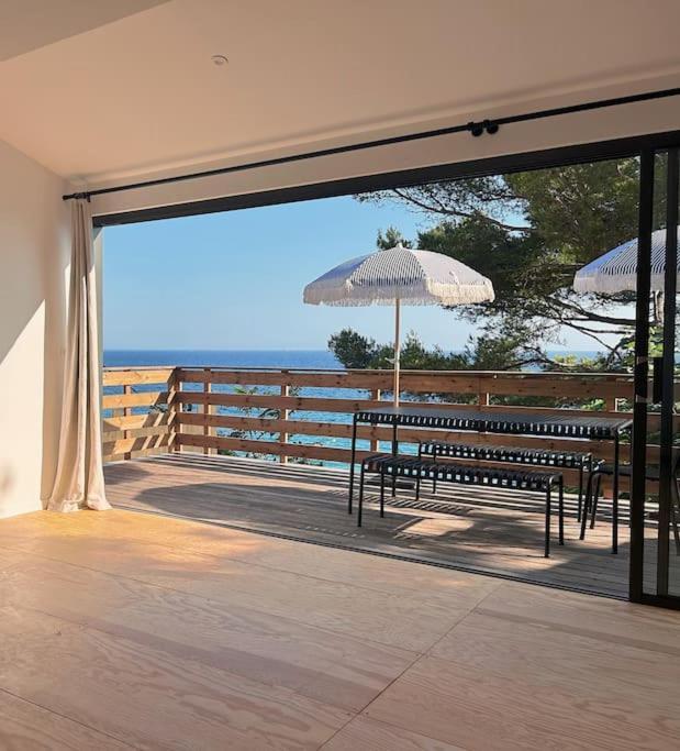 Cabanon Moderne, Les Pieds Dans L'eau, 2 * Le Pradet