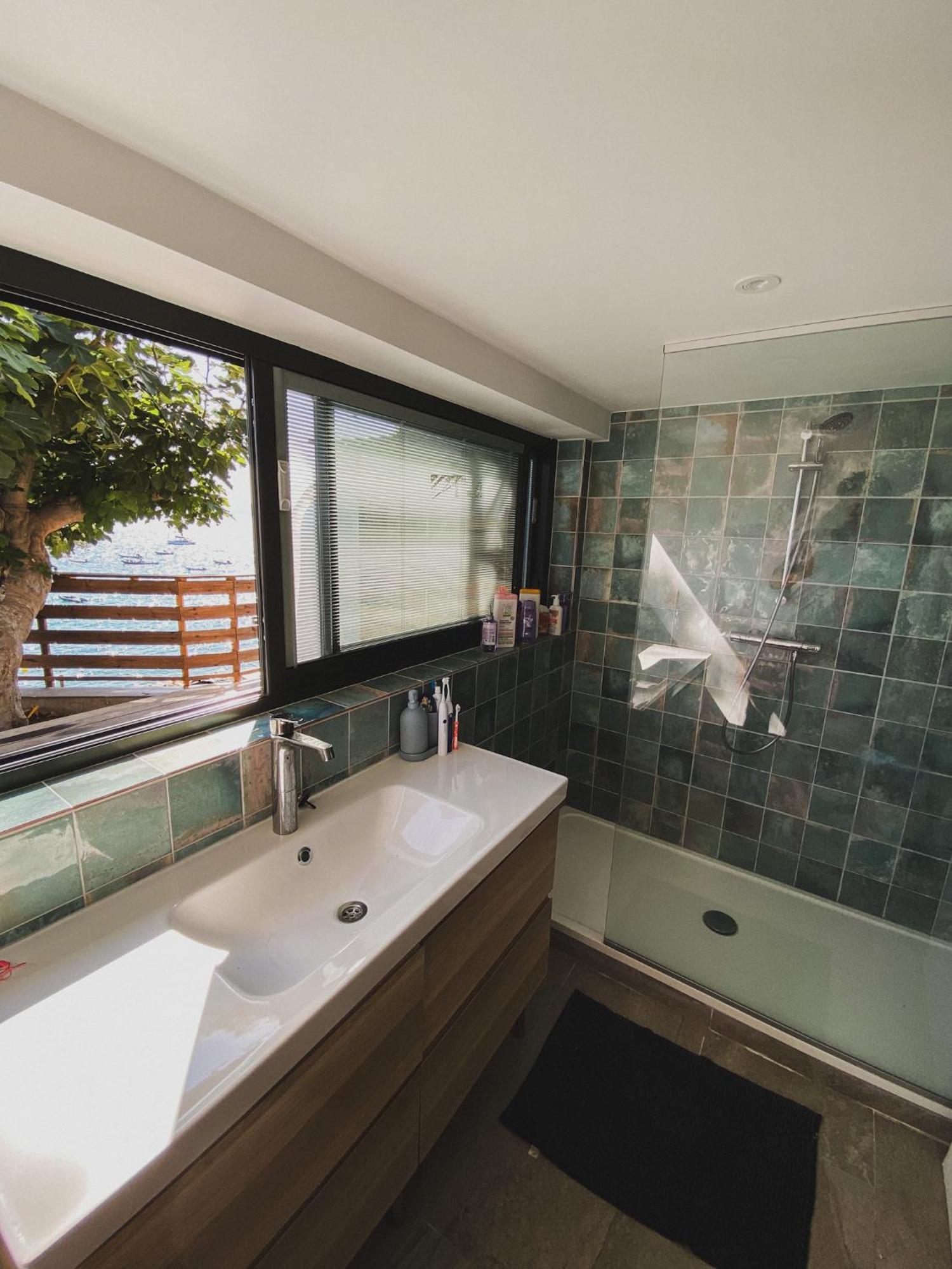 Holiday home Cabanon Moderne, Les Pieds Dans L'eau, 2
