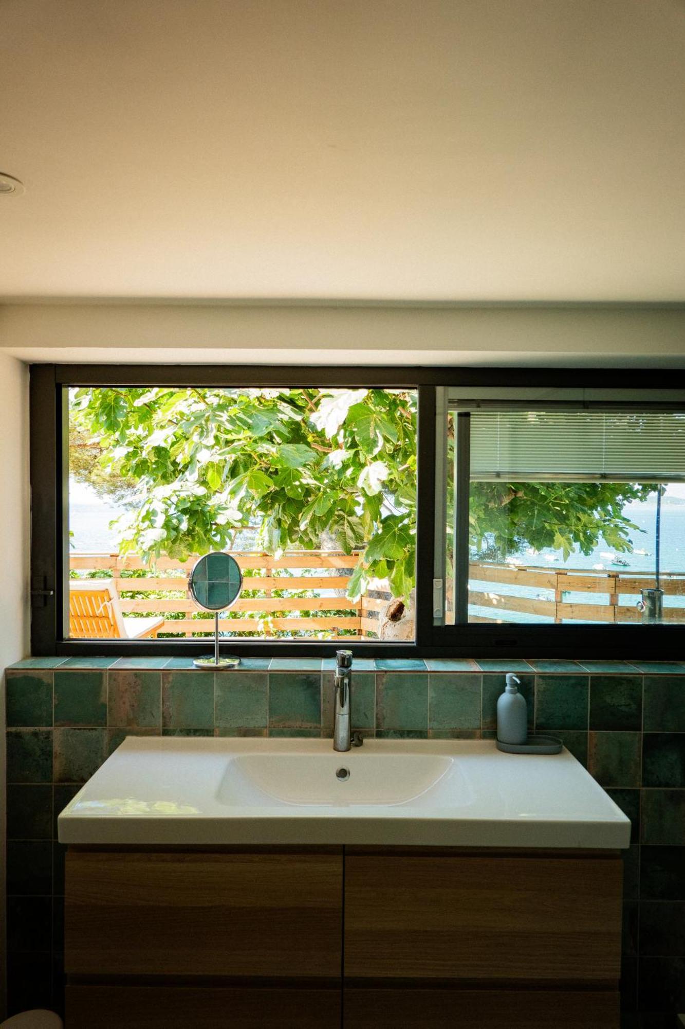 Cabanon Moderne, Les Pieds Dans L'eau, 2 Holiday home *