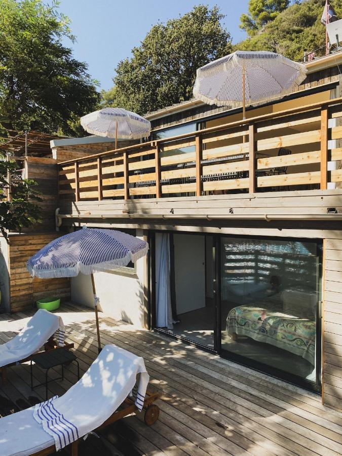 Hébergement de vacances Cabanon Moderne, Les Pieds Dans L'eau, 2 *