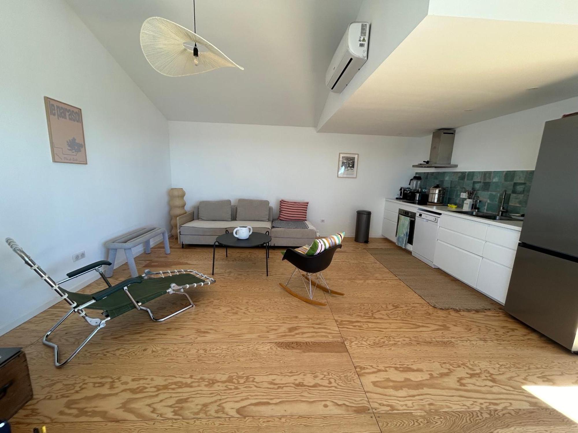 Cabanon Moderne, Les Pieds Dans L'eau, 2 Holiday home