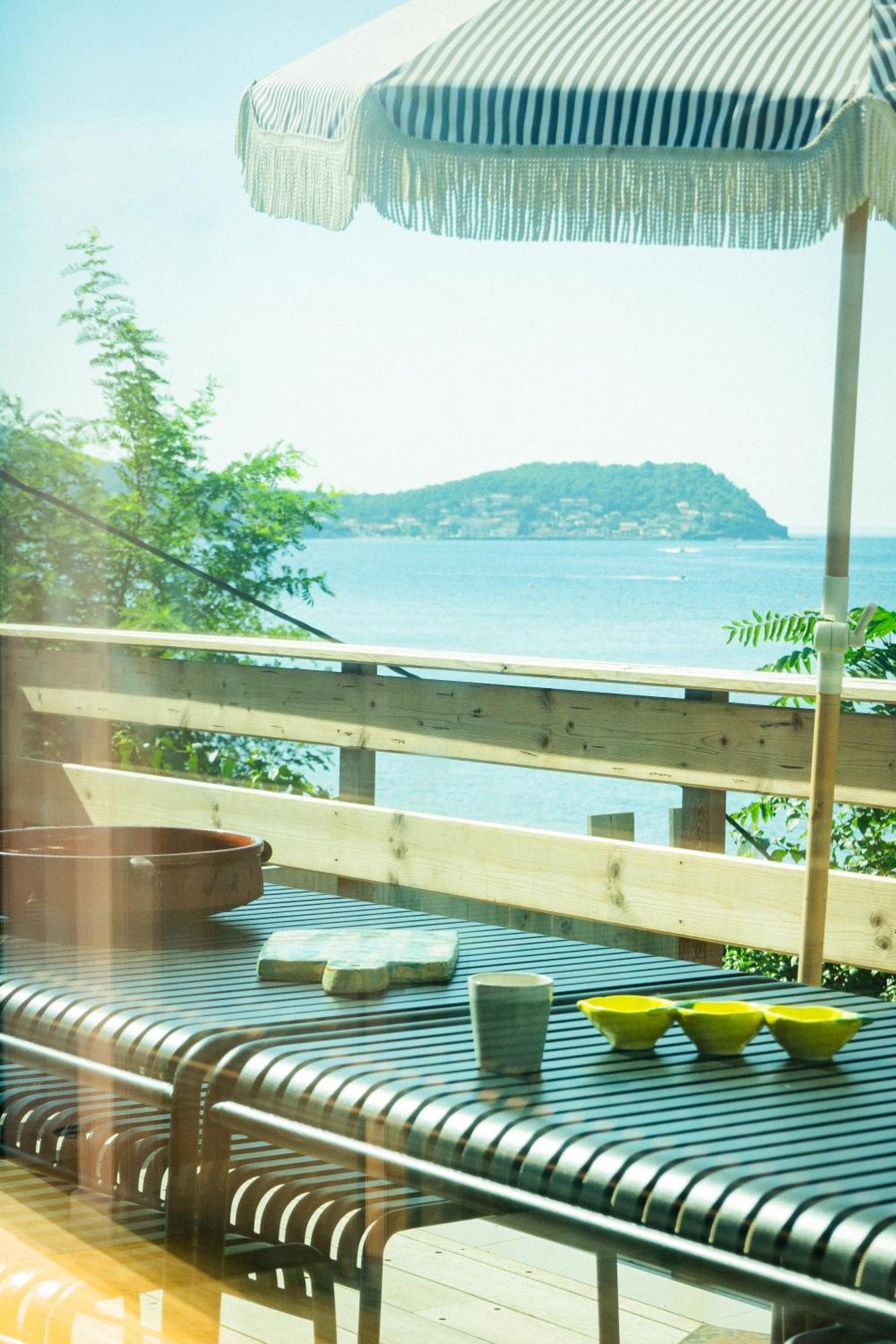Cabanon Moderne, Les Pieds Dans L'eau, 2 Holiday home *
