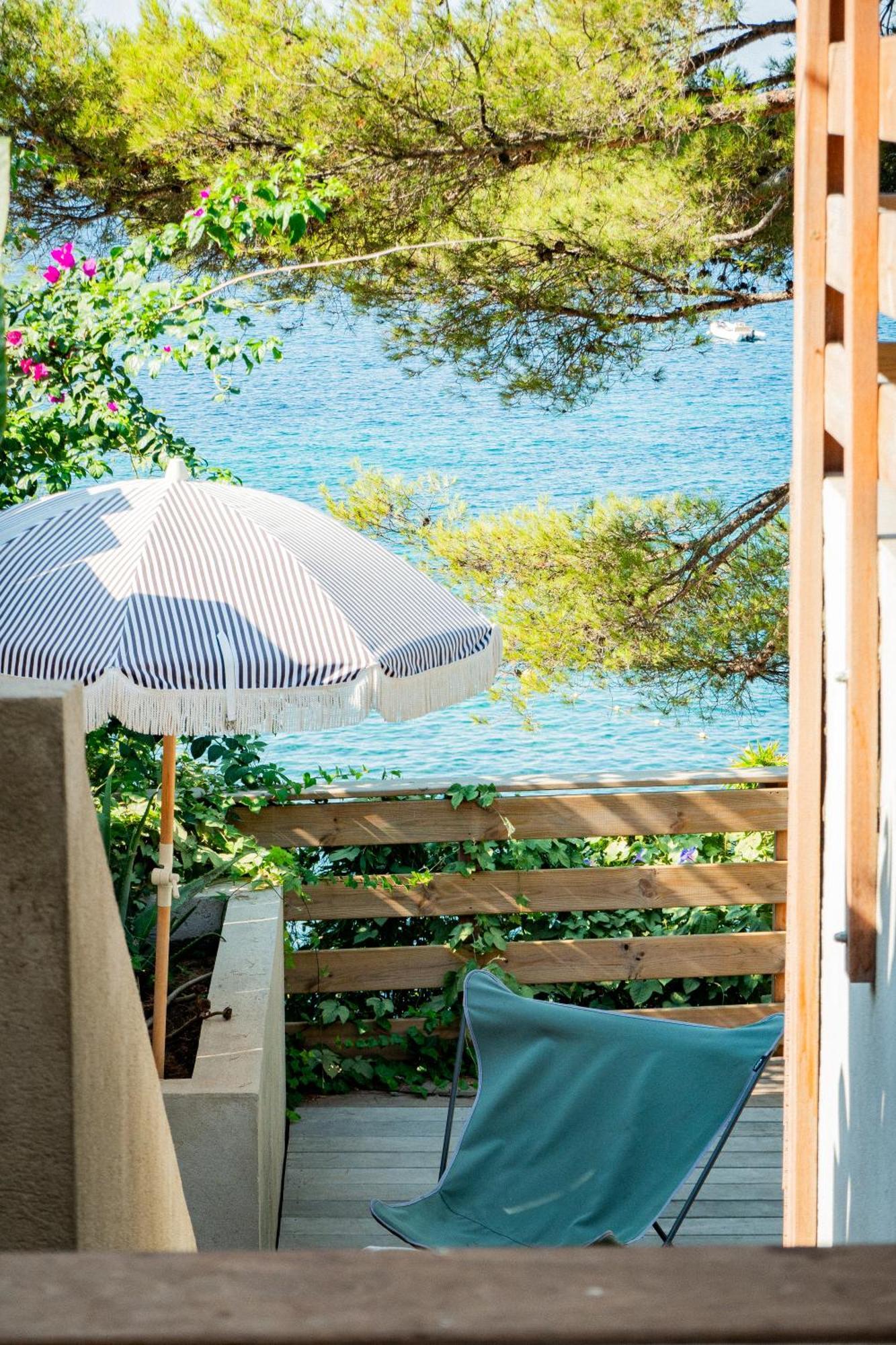 Cabanon Moderne, Les Pieds Dans L'eau, 2